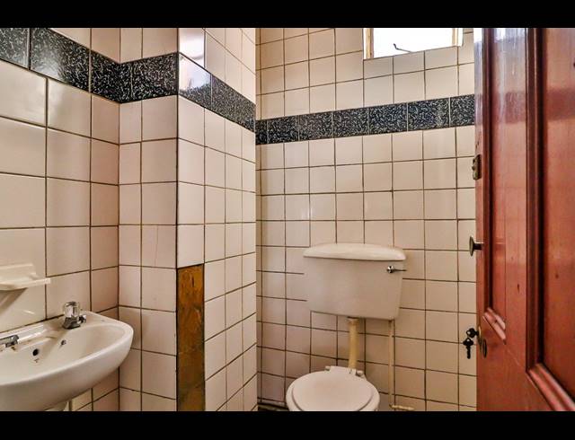 250M² BUILDING FOR SALE IN CITY & SUBURBAN